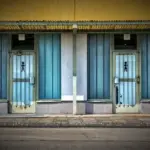 Hvad er forskellen på et almindeligt toiletsæde og et soft-close toiletsæde?